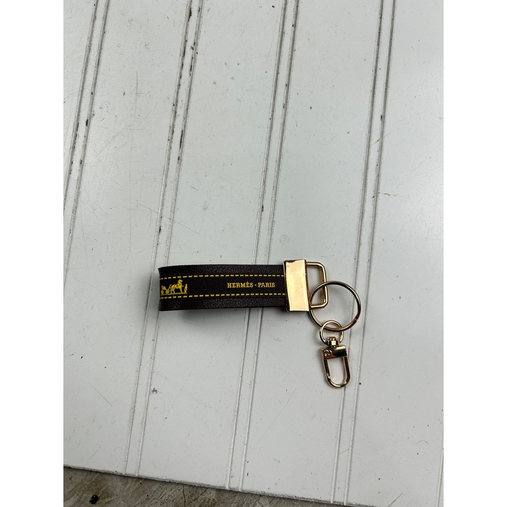 Hermès Vintage Upcycled Leather Keychain Gold Hardware Unisex NWT - Picture 2 of 4